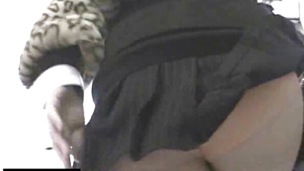 Seorang milf dengan payudara besar yang bagus bokep janda korea sedang menyebarkan kakinya yang panjang untuk seorang pria