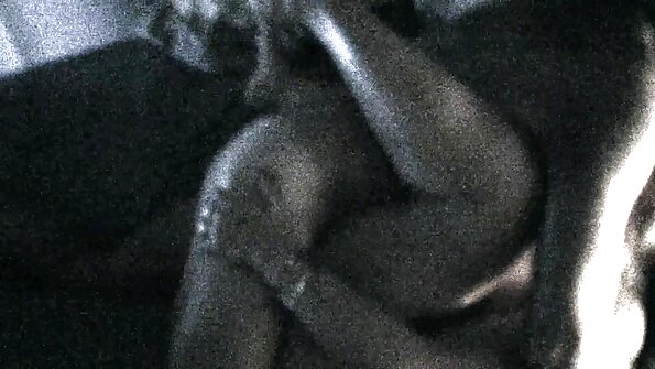 Seorang pirang dengan kuncir tante haus sex video sedang duduk di pecker besar hari ini
