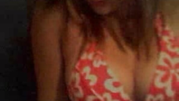Seorang wanita janda toge 3gp seksi yang memiliki payudara besar mendapatkan air mani di pantatnya yang cantik