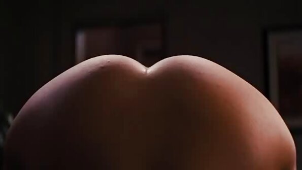 Seorang milf pirang mendapatkan penis besar janda ngetot hot di vagina basahnya di tempat tidur