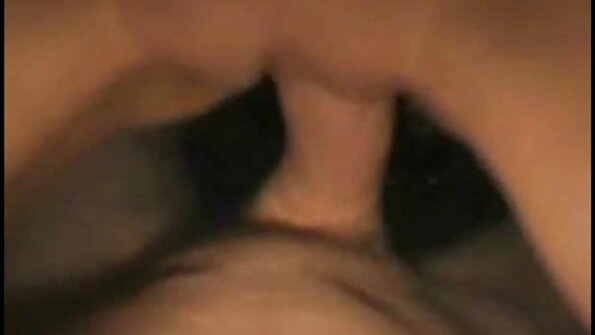 Bintang porno terangsang memiliki pantat besar tante haus bokep yang ular di depan kamera