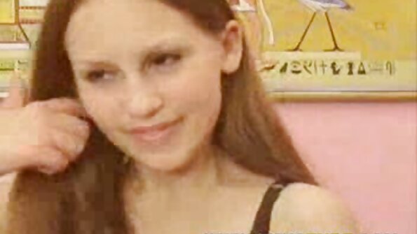 Brunette mengambil seteguk ngetot janda muda besar dari beberapa kontol besar yang keras