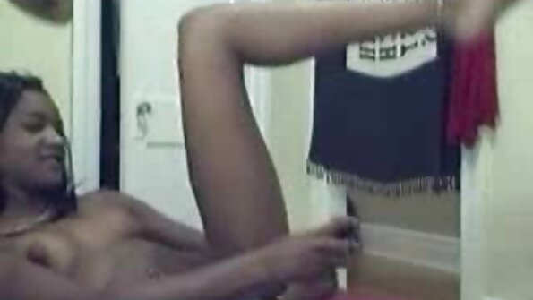 Brunette busty melakukan anal bokep janda kuat sambil mengenakan pakaian dalam renda putih