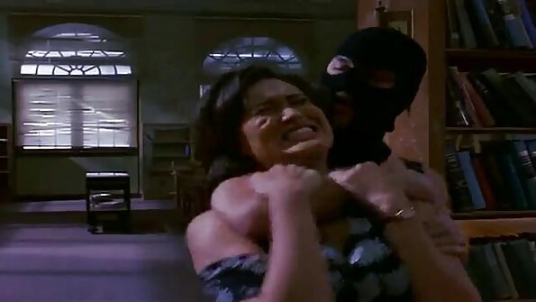 Gadis kulit putih berdada Haley Cummings turun di vidio boke janda kontol hitam besar itu