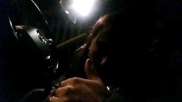 Seorang remaja yang memiliki pantat besar mendapatkan gaya doggy yang kacau video bokep janda semok