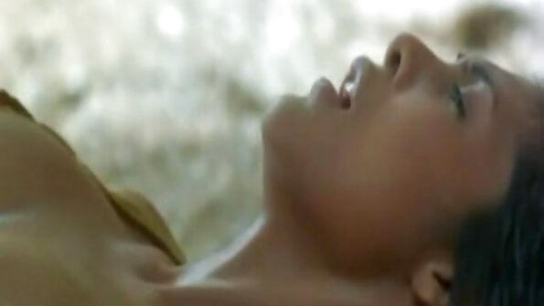 Seorang bokep nafsu janda nympho seksi dengan vagina ketat ditabrak terbalik hari ini
