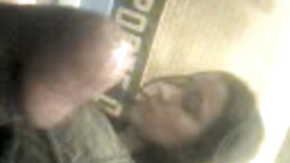 Brunette bokep rondo sweetie dengan lekuk tubuh seksi mengendarai pecker besar dengan gembira