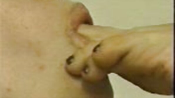 Pria botak berjas meniduri anus cewek megah di kamar kecil bokep janda cantik