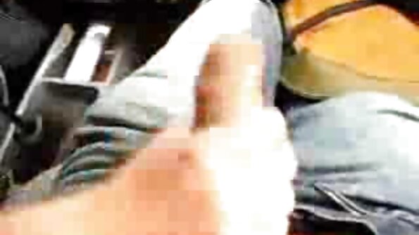 Brunette gentot janda tua berdada dan berambut merah berbentuk bagus bercinta aktif di tempat tidur